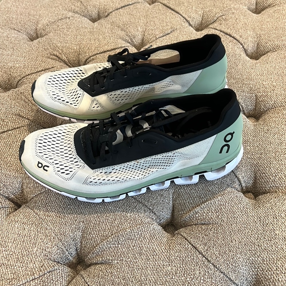 On cloud boom shoes
